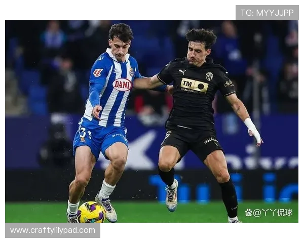 瓦伦西亚管理层决策争议:球队稳定性面临考验,赛季走势阶段性变化 瓦伦西亚管理层决策争议:球队稳定性面临考验,赛季走势阶段性变化