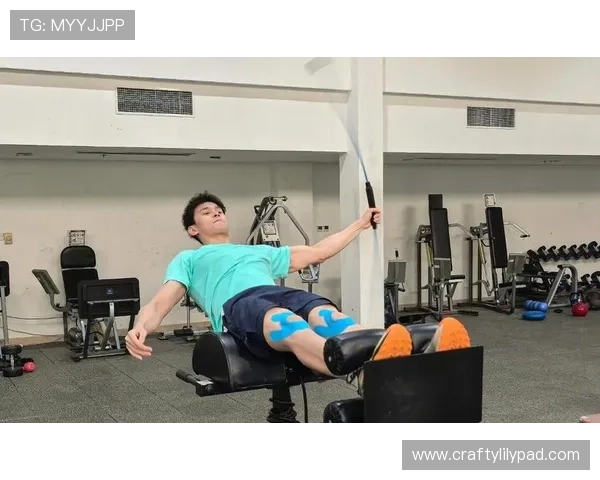 孙杨家的冰箱里塞满蛋白粉，邻居说他半夜三点还在泳池边啃鸡胸肉