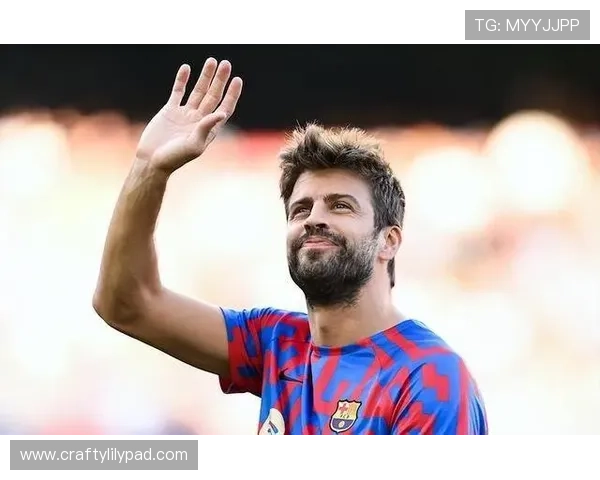 我说皮克这年头，不踢球就像明星开豪车炫耀财富似的，简直隔着屏幕都闪瞎眼！