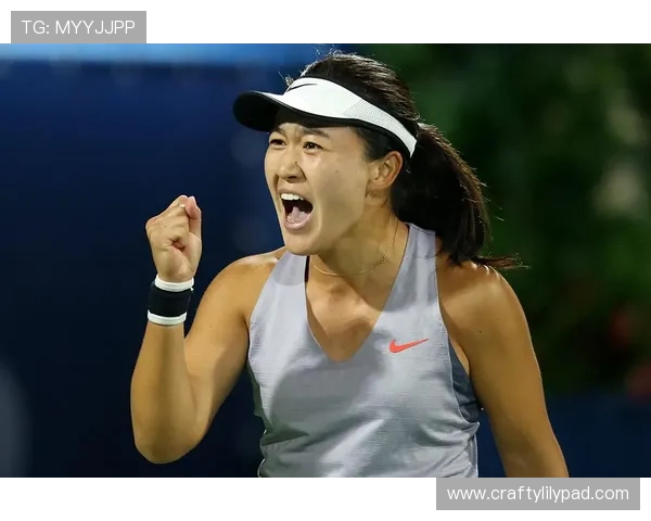 朱琳训练完直接拎包去秀场，这姐的日常切换比发球还快