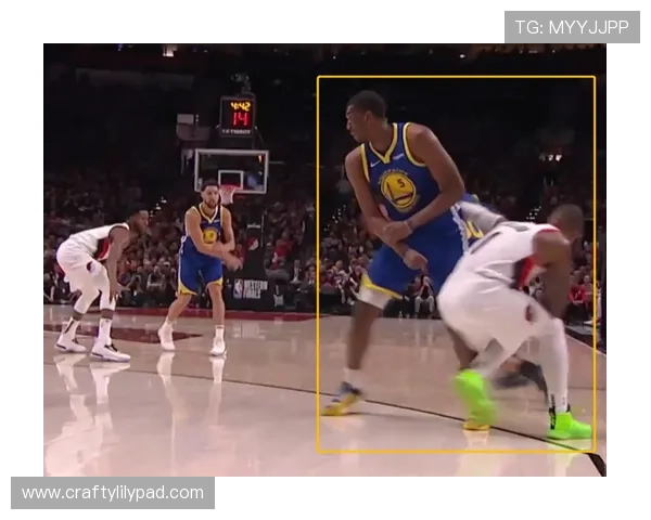 米切尔挡拆中突破解锁水花三分 手感升温拉开与后卫差距