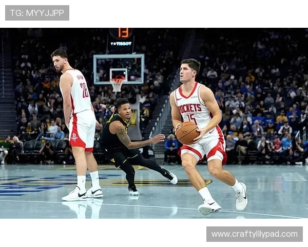 谢泼德利用挡拆创造投篮机会提升三分命中率明显优于队友